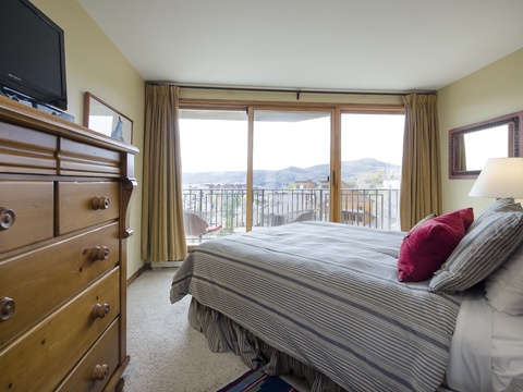 Wake up to stunning mountain views from your cozy bedroom, where crisp linens and peaceful mornings await you.