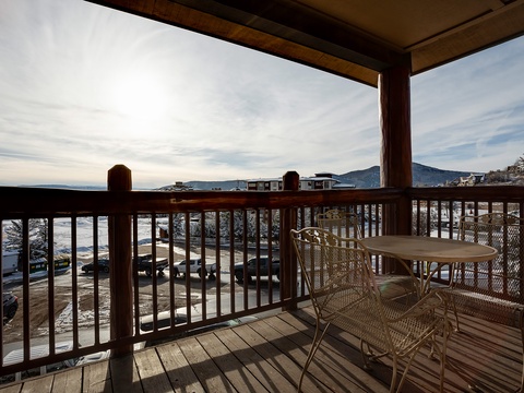 This covered balcony offers breathtaking mountain views, a cozy spot where you can enjoy your morning coffee surrounded by peaceful, natural scenery and crisp mountain air.