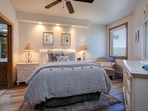 Step into your restful retreat with a plush queen bed, warm lighting, and charming coastal touches. Your en-suite bathroom awaits just steps away, while the ceiling fan keeps you comfortable year-round.