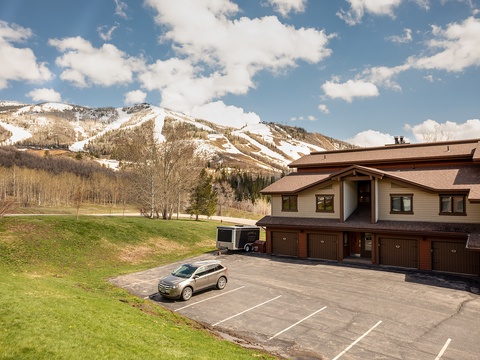 Nestled at the base of ski slopes, this mountain retreat offers convenient parking and direct access to year-round alpine adventures in a stunning natural setting.