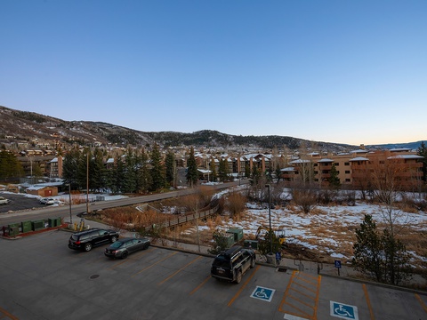 Mountain views meet convenience in this winter setting, with nearby slopes and accessible parking right at your arrival point.