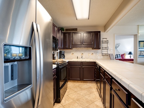 Your fully equipped kitchen features stainless steel appliances, rich wood cabinetry, and ample counter space—perfect for preparing delicious homemade meals during your stay.