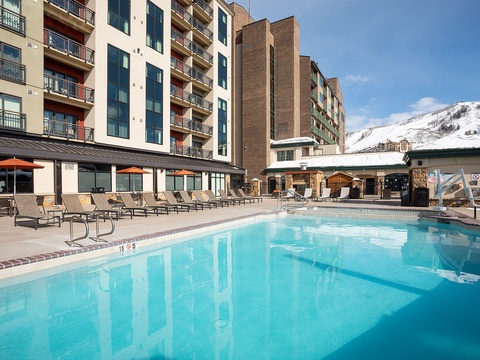 This heated outdoor pool is surrounded by snow-capped mountains, offering you a stunning alpine backdrop as you swim or lounge on the sun deck with a warm drink in hand.
