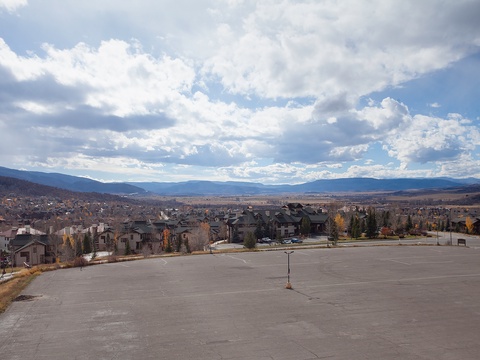 Mountain valley neighborhood positioned in a scenic area with expansive views of surrounding peaks and autumn foliage. The property sits amid a residential community with convenient parking.