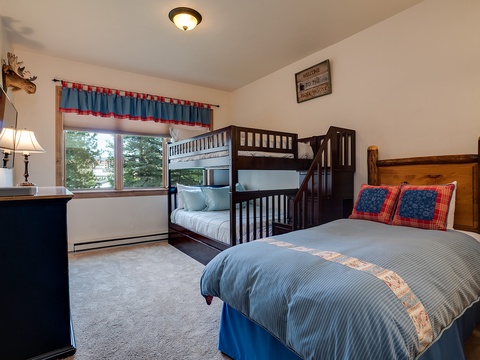 Your whole family can rest easy here—bunk beds for the kids, a cozy queen bed for parents, and rustic touches that bring mountain charm to your sleeping quarters.