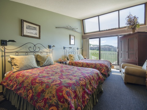 Wake up to sweeping green views from your cozy twin bedroom, where soft linens and natural light create the perfect retreat for your getaway.