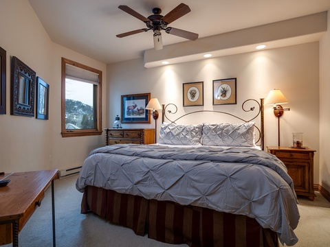 Unwind in your cozy bedroom featuring a plush bed, warm lighting, and mountain views from your window—perfect for peaceful nights after a day of adventure.