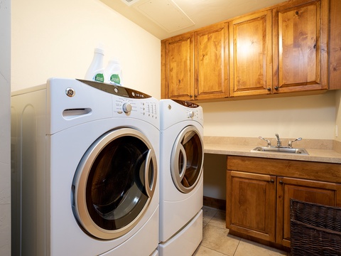 Your laundry routine just got easier with a full-size washer and dryer right here, plus a handy sink for pre-treating or hand-washing delicates.
