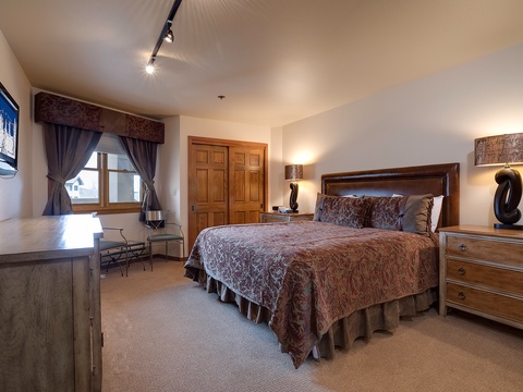 Sink into your plush king bed adorned with elegant paisley linens. Warm lighting and thoughtful touches create a serene retreat after your mountain adventures.