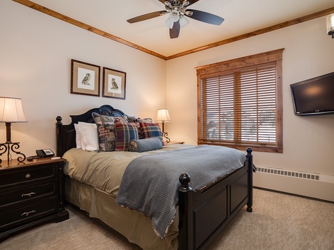 Sink into your comfortable bed after a day of adventure. The ceiling fan keeps you cool, and warm bedside lamps create a cozy glow for evening reading.