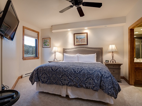 Sink into your plush bed dressed in crisp linens and a cozy patterned duvet. Soft lighting, scenic views, and an en-suite bathroom await your restful retreat.