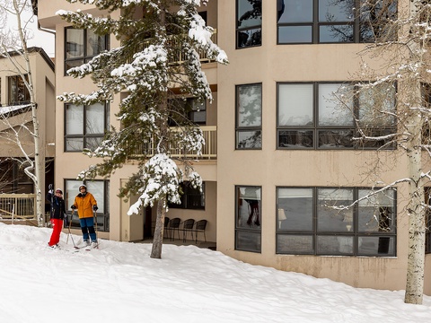 A modern property nestled in a snow-covered mountain setting, offering ski-in/ski-out convenience and direct access to pristine winter slopes.