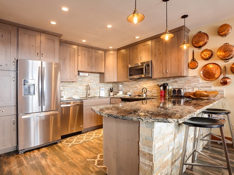 A fully equipped kitchen with granite countertops, stainless steel appliances, and rustic charm awaits you. Gather around the island for morning coffee or meal prep in your mountain home away from home.