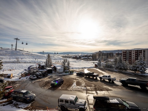 Nestled in a scenic mountain ski resort area, this property features convenient parking and easy access to winter slopes, gondola lifts, and nearby lodging.