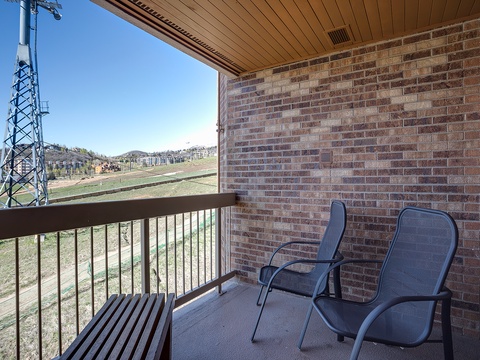 Your private balcony offers sweeping views of rolling hills and open skies—perfect for morning coffee or unwinding after exploring the area.