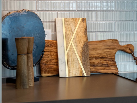 Artisan cutting boards and tasteful décor add warmth and character to the kitchen, making your cooking experience feel both stylish and inviting.