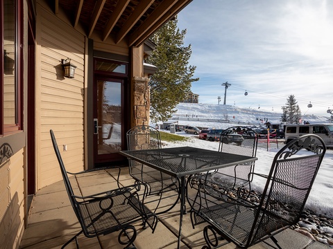 Ski-in/ski-out convenience with a spacious patio overlooking the slopes, gondola access, and seating for your group—step outside and the mountain is your playground.