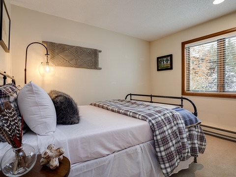 Snuggle into crisp linens and rustic touches while autumn colors paint the view outside your window. This cozy room blends warmth and simplicity for a restful mountain retreat.
