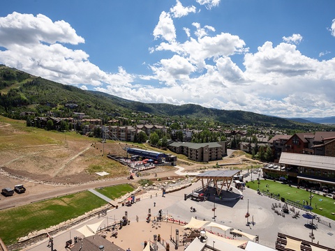 Mountain resort community nestled in a picturesque valley, with accessible recreation areas, lodging options, and expansive natural scenery ideal for seasonal getaways.