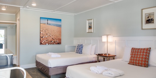TH27: Roanoke Sound Room Photo