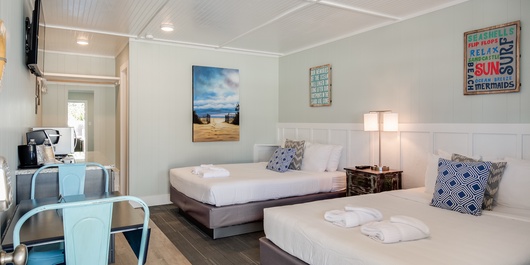 TH25: Shallowbag Bay Room Photo
