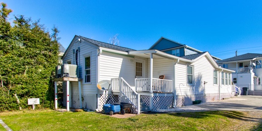CN7152B: Seaside Cottage B Photo