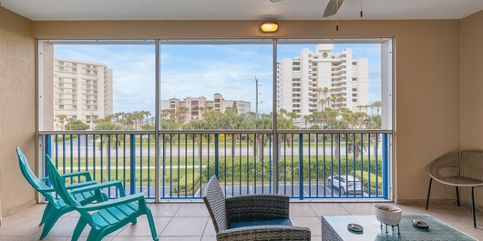 Oceanwalk 12-302 Photo