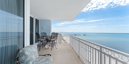 Colonnades 1601 Photo