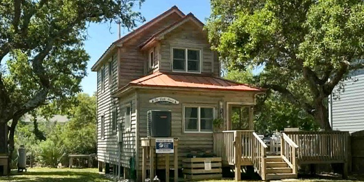 DC49: The Back House Photo