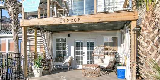 Modern Beach Bungalow Photo