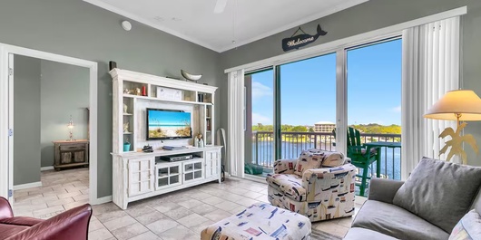 Palm Court Yacht Club 604 Photo