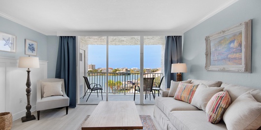 Dolphin Point #404C Photo