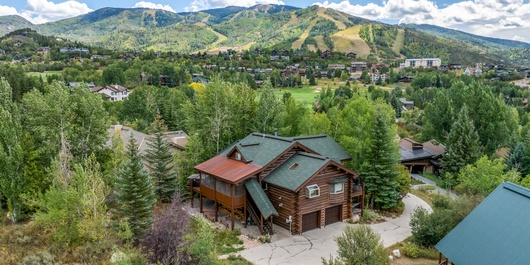 Links and Logs Chalet Photo