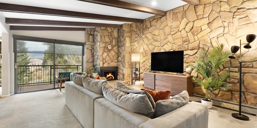 Lake Cliffe #307, Building A Photo