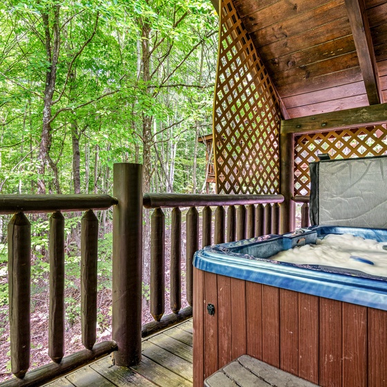 Mountain Dream's bubbling hot tub