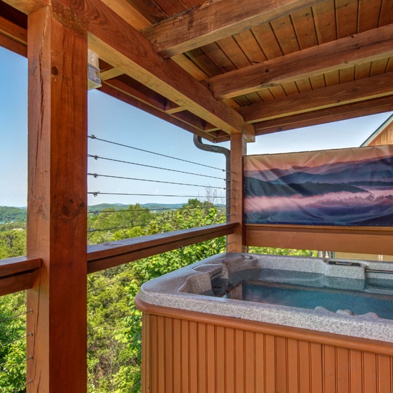 Lakeview Serenity's bubbling hot tub