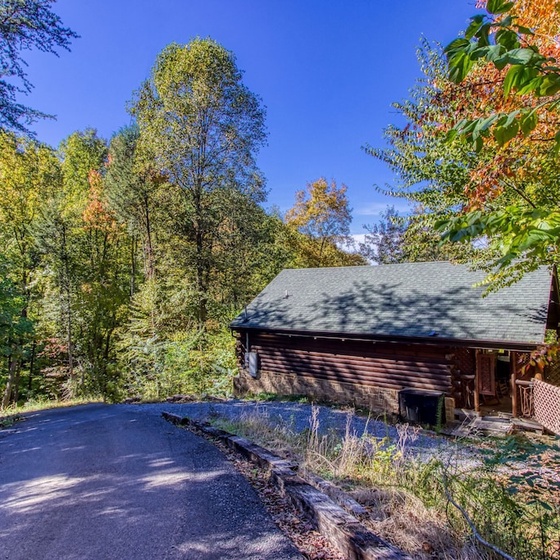 Cozy Bear Lodge's exterior