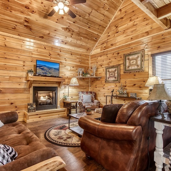 Eagle's Hangout's cozy living area