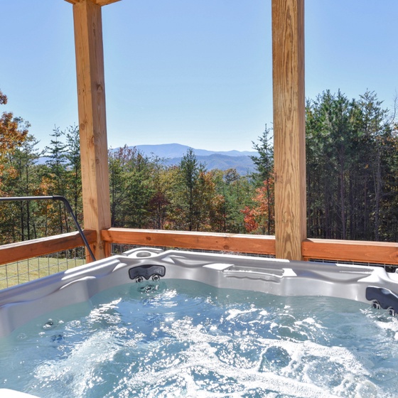 Summit Castle's bubbling hot tub