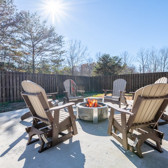 Hochatime's crackling firepit