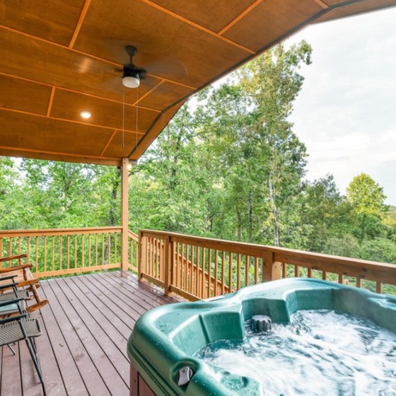 Caver Cabin's bubbling hot tub
