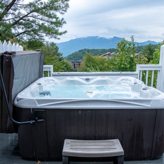 Ski View Summit's bubbling hot tub