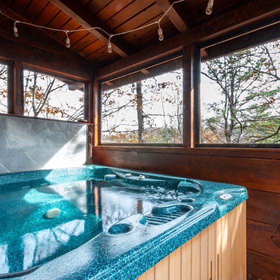 Pigeon Forge Perch's bubbling hot tub