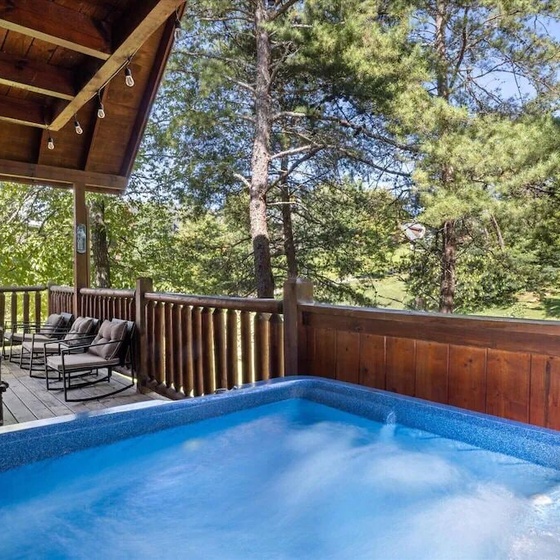 Smokies Outlook's bubbling hot tub