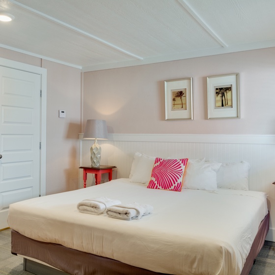 See Sea Motel | Room 5: Hang Five - King