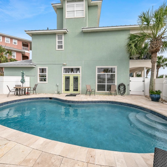 Blue Turtle Beach House private pool