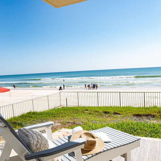 Corner private patio on the beach!