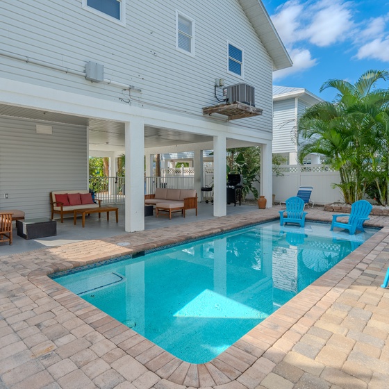 Sparkling blue pool at Dolphin Dream!