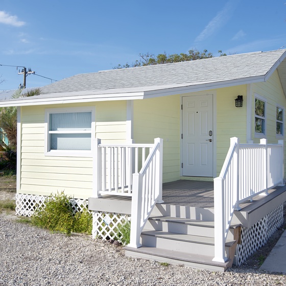Welcome to Island Paradise Estate- 5 separate units!