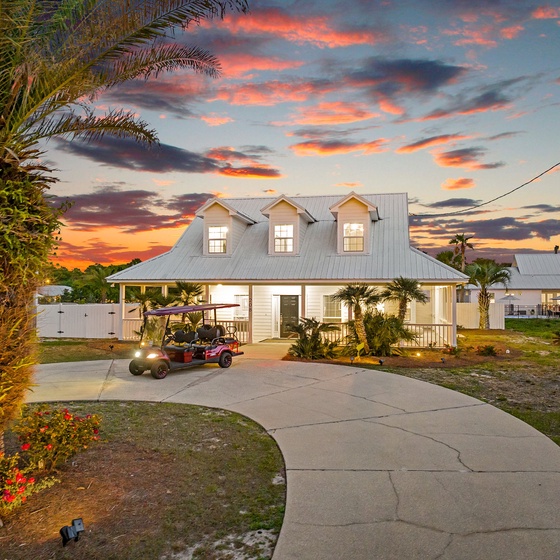 Welcome to your next stay at Palm Royale!